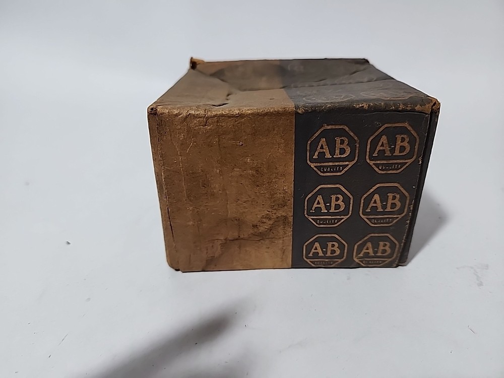 Allen-Bradley 815-C0V4 Overload Relay Panel Size 2