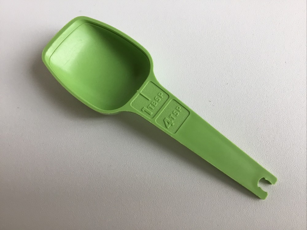 Tupperware Bright Green Nesting Measuring Spoon Replacement 1 TBS / 4 tsp NICE