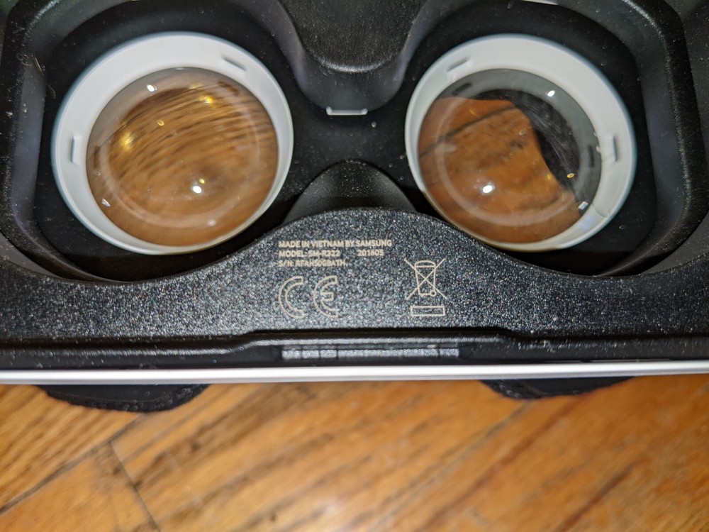 UNTESTED SAMSUNG GEAR VR HEADSET OCULUS SM-R322 MISSING FRONT PLASTIC COVER