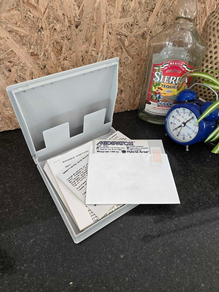 Hybrid Arts MIDIPATCH Software for YAMAHA DX7 TX Tone Rack on Commodore Computer