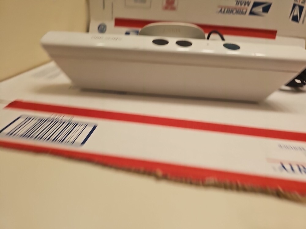 Xbox 360 - Kinect Sensor White Bar Only Camera Motion OEM Microsoft #111