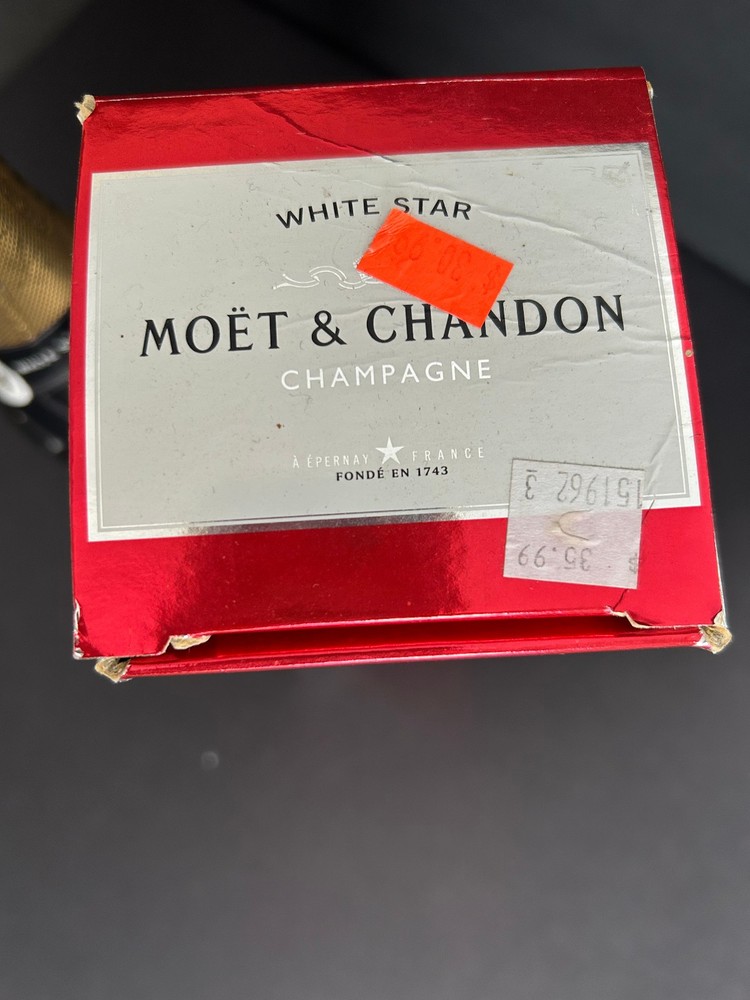 'WHITE STAR' Moet & Chandon 'Empty' Bottle and Gift Box - 2009 -