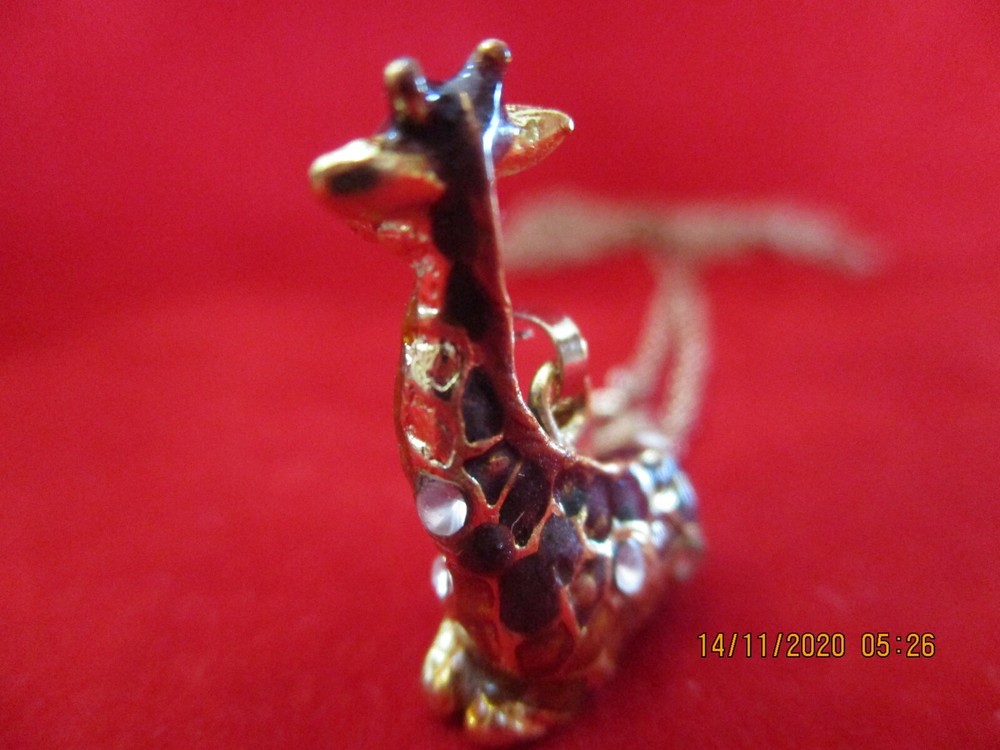GIRAFFE ~ NECKLACE MINT NEW