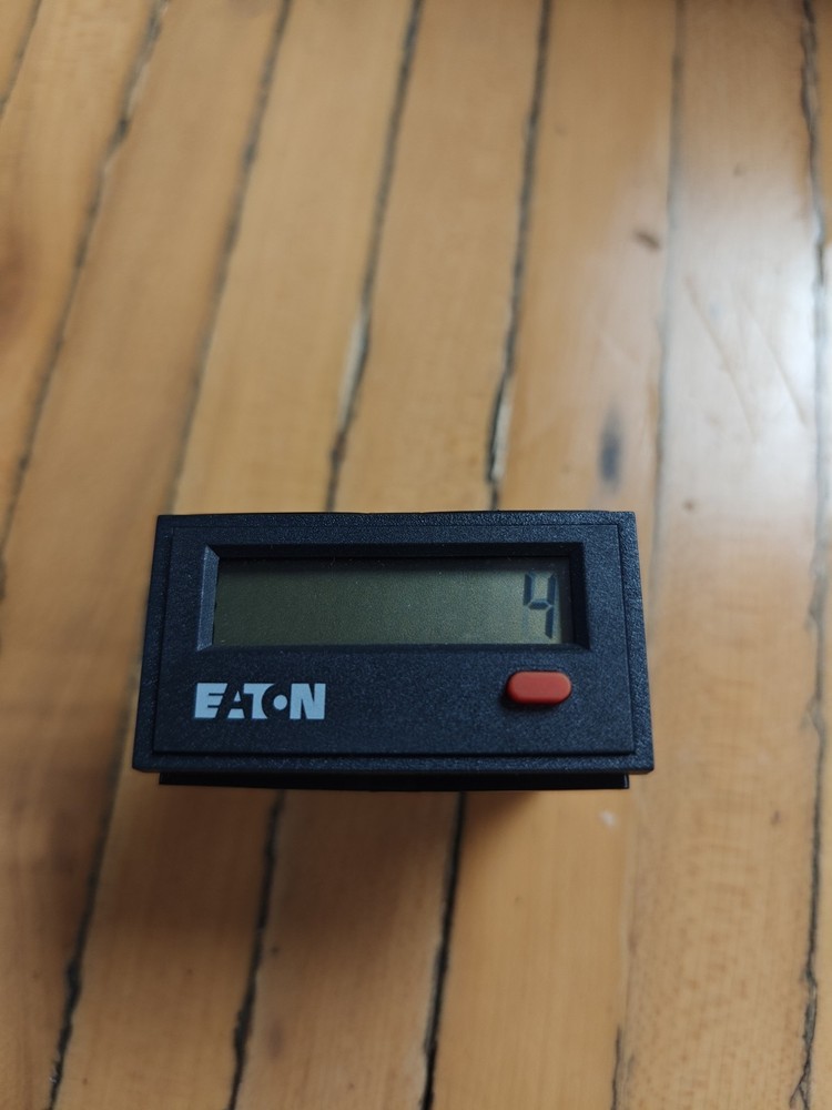 Used Eaton E5-024-C0408 10-260Vac/Dc Counter