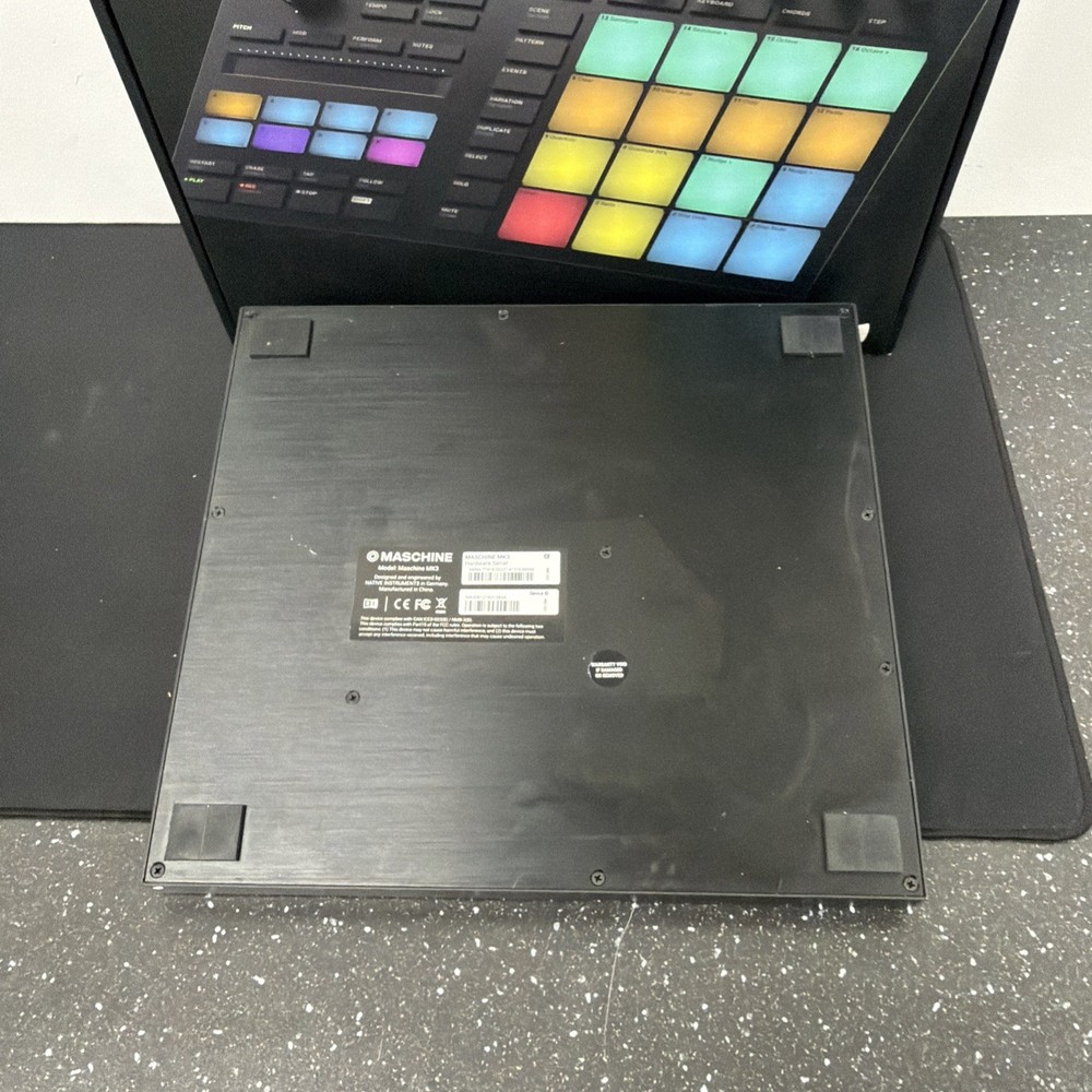 Native Instruments MASCHINE MK3 MIDI Controller Audio Interface
