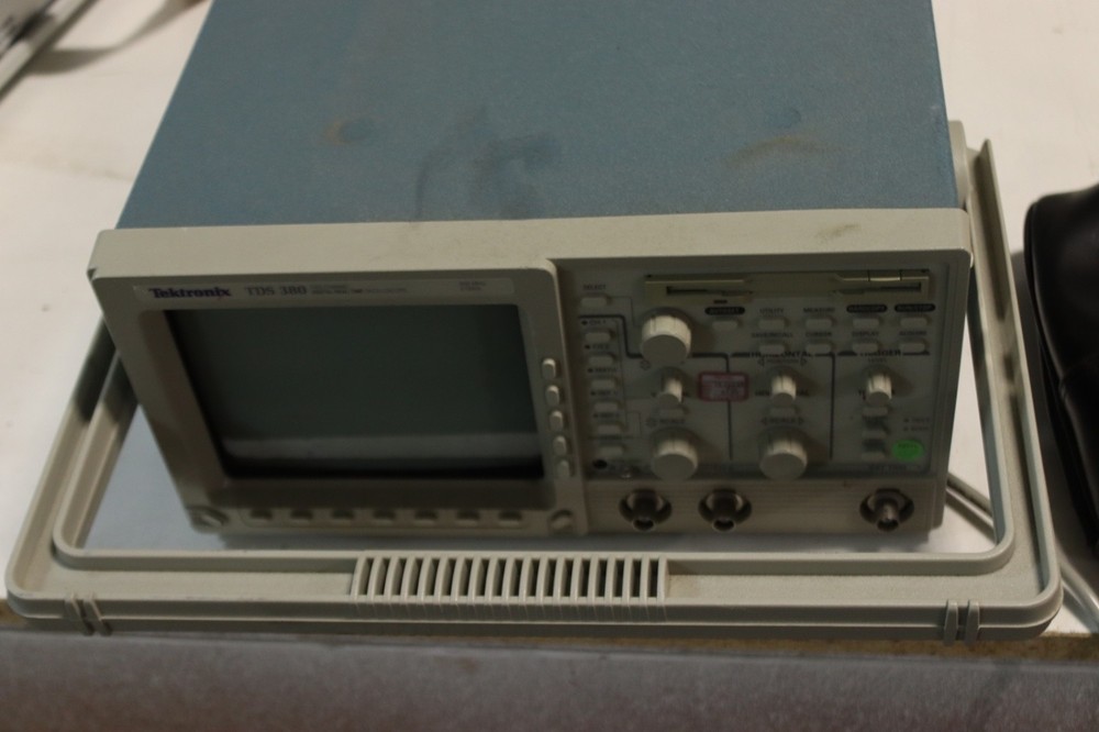 TEKTRONIX TDS380 TWO-CHANNEL DIGITAL REAL-TIME OSCILLOSCOPE