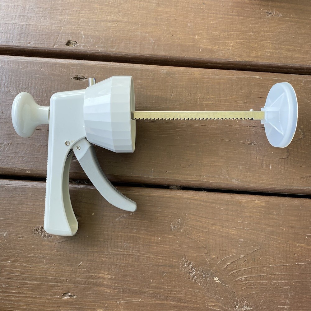 The Pampered Chef Cookie Press 1525 Plunger Trigger Replacement Part Clean