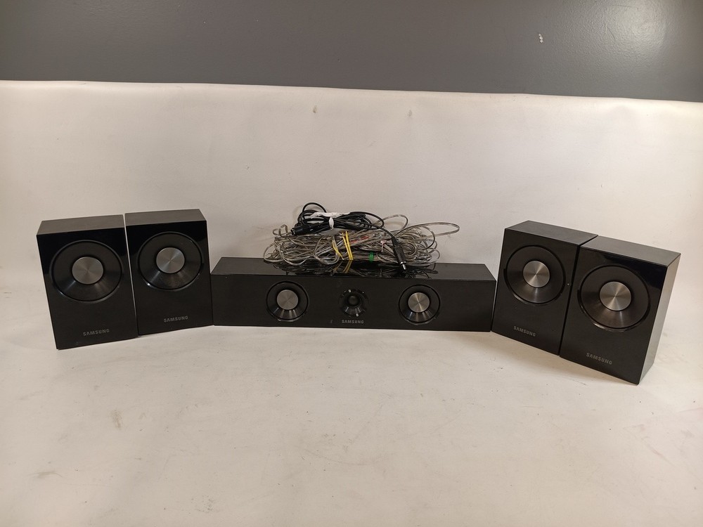 SAMSUNG 5 piece surround sound