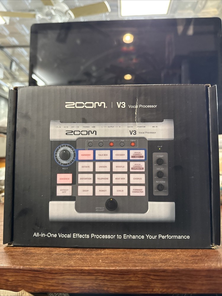 Zoom V3 Vocal Processor, Vocal Effects Pedal, 3-Part Harmony, Pitch Correction