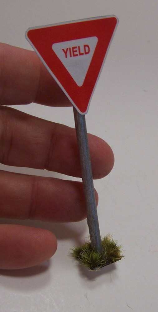1/24 Scale Highway Yield Sign