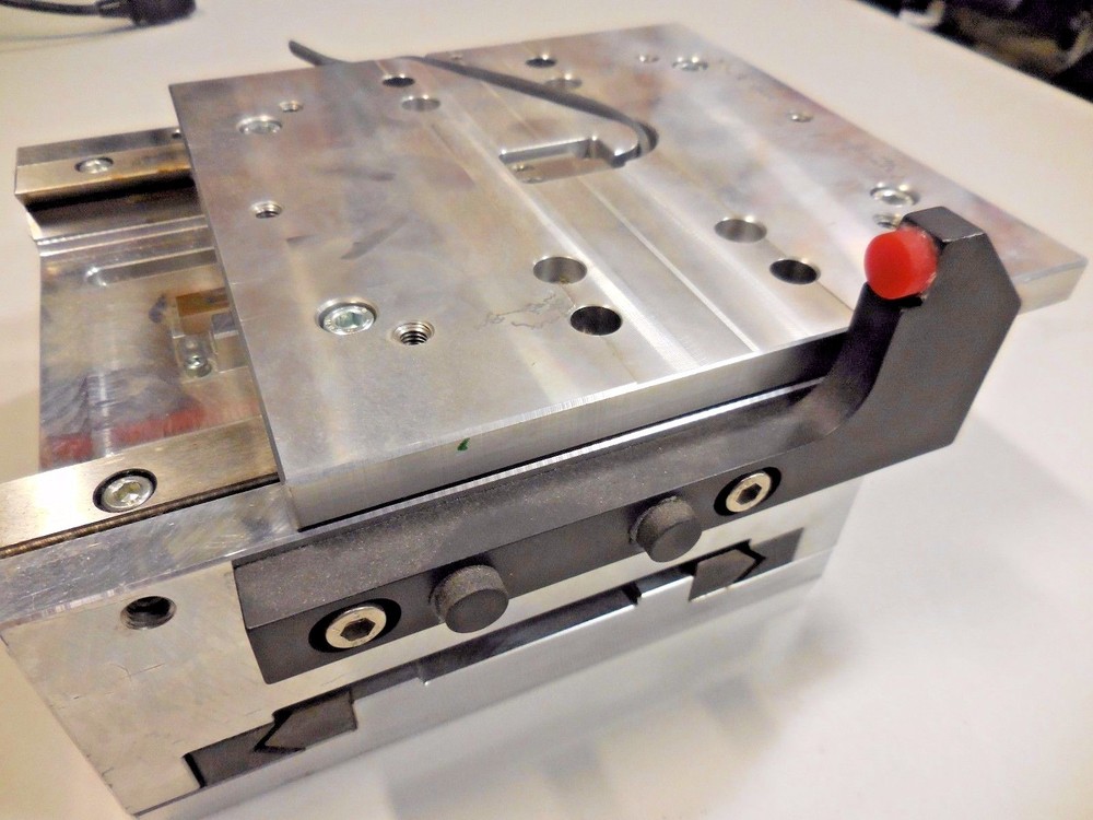 Scheebeager 565 090 441 Linear X, Y Table (± 1.0 µm)