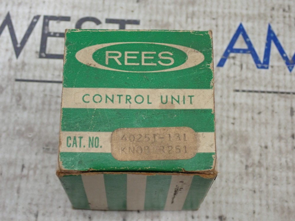 REES 40251-131 KNOB Selector Switch 3 Position Maintain - NEW IN BOX