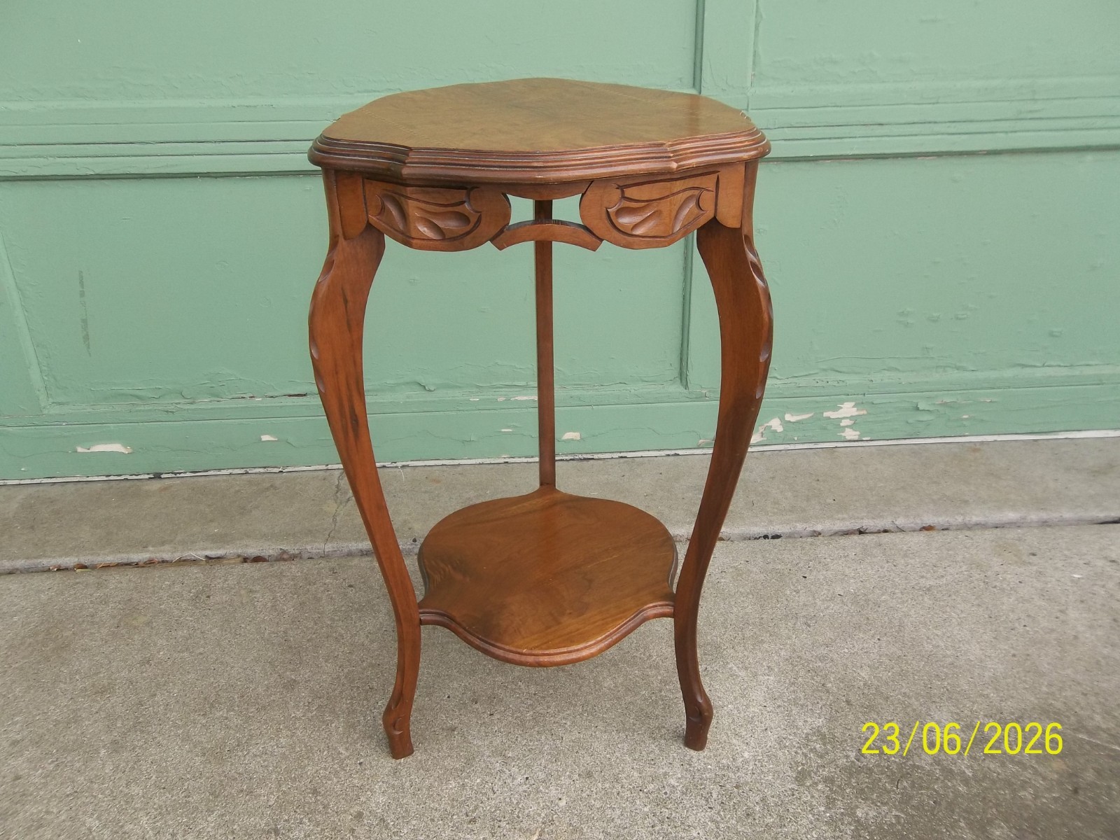Vintage Bensinger's Outfitting Company Carved Walnut Accent Table Plant Stand