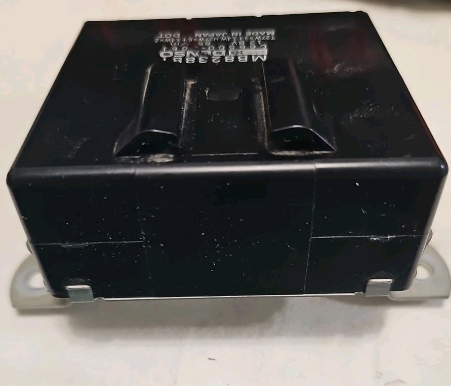 Flasher Hazard relay module 92-94 DSM. MB823881