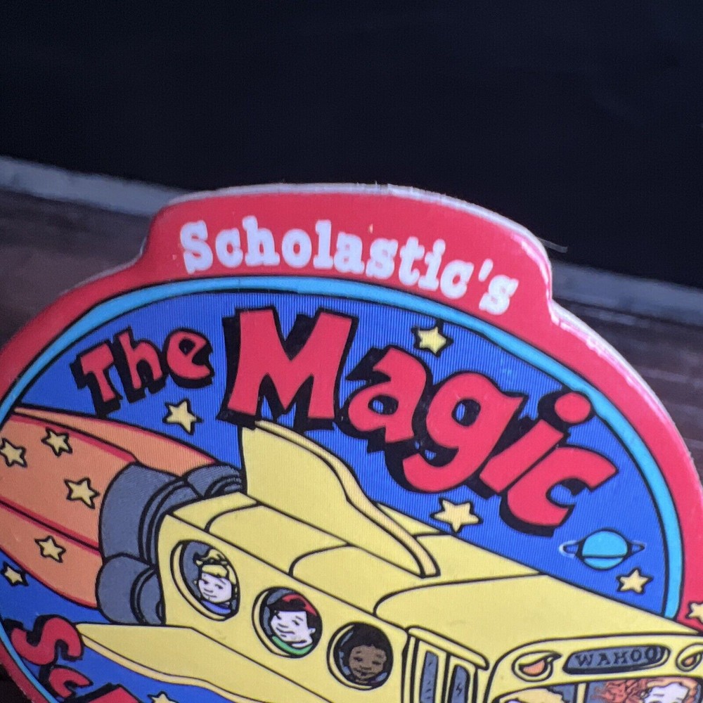 Vintage 1990s Microsoft Home Software Magic School Bus Scholastic Pinback Button