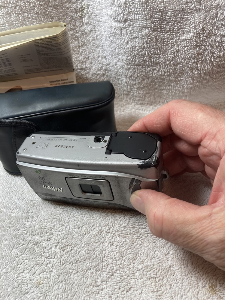 Nikon Nuvis 60 point & shoot compact camera preowned ￼ read Description.