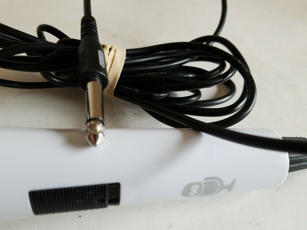 Unidirectional Wired Dynamic Vocal Karaoke Microphone with on/off switch (EL12)