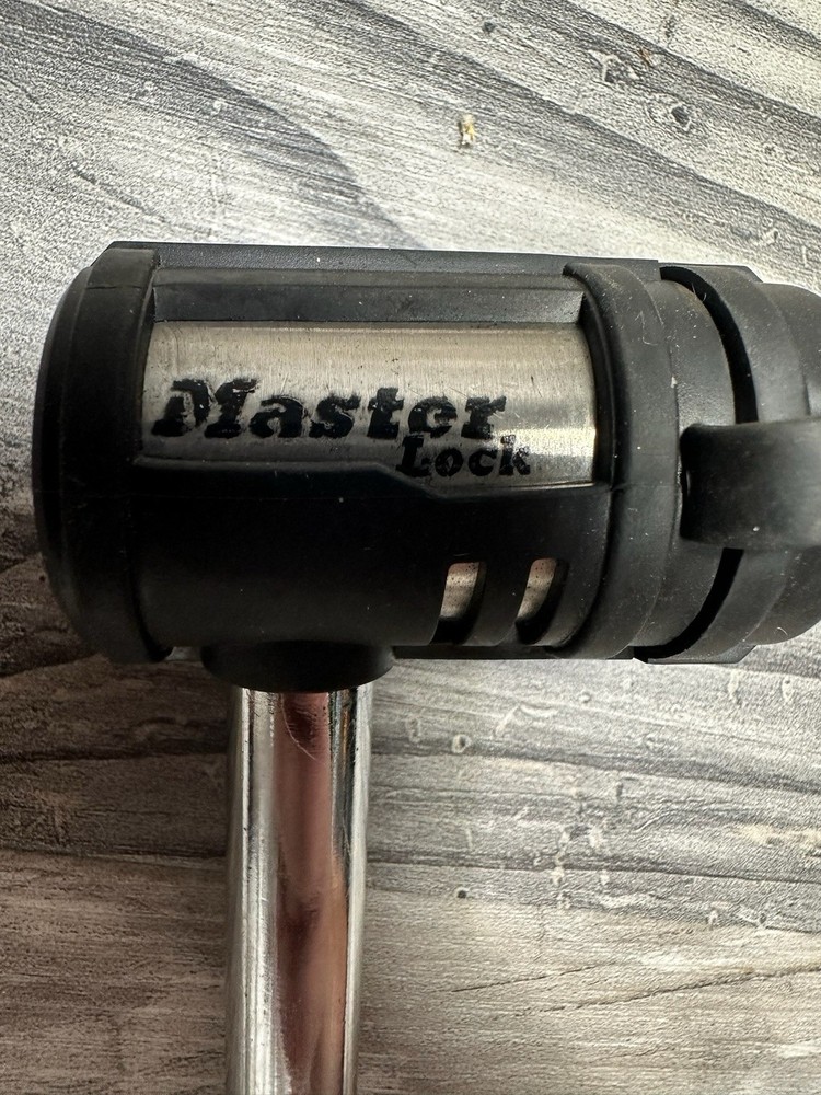 Lockable MASTER LOCK Trailer Hitch Pin With Keys