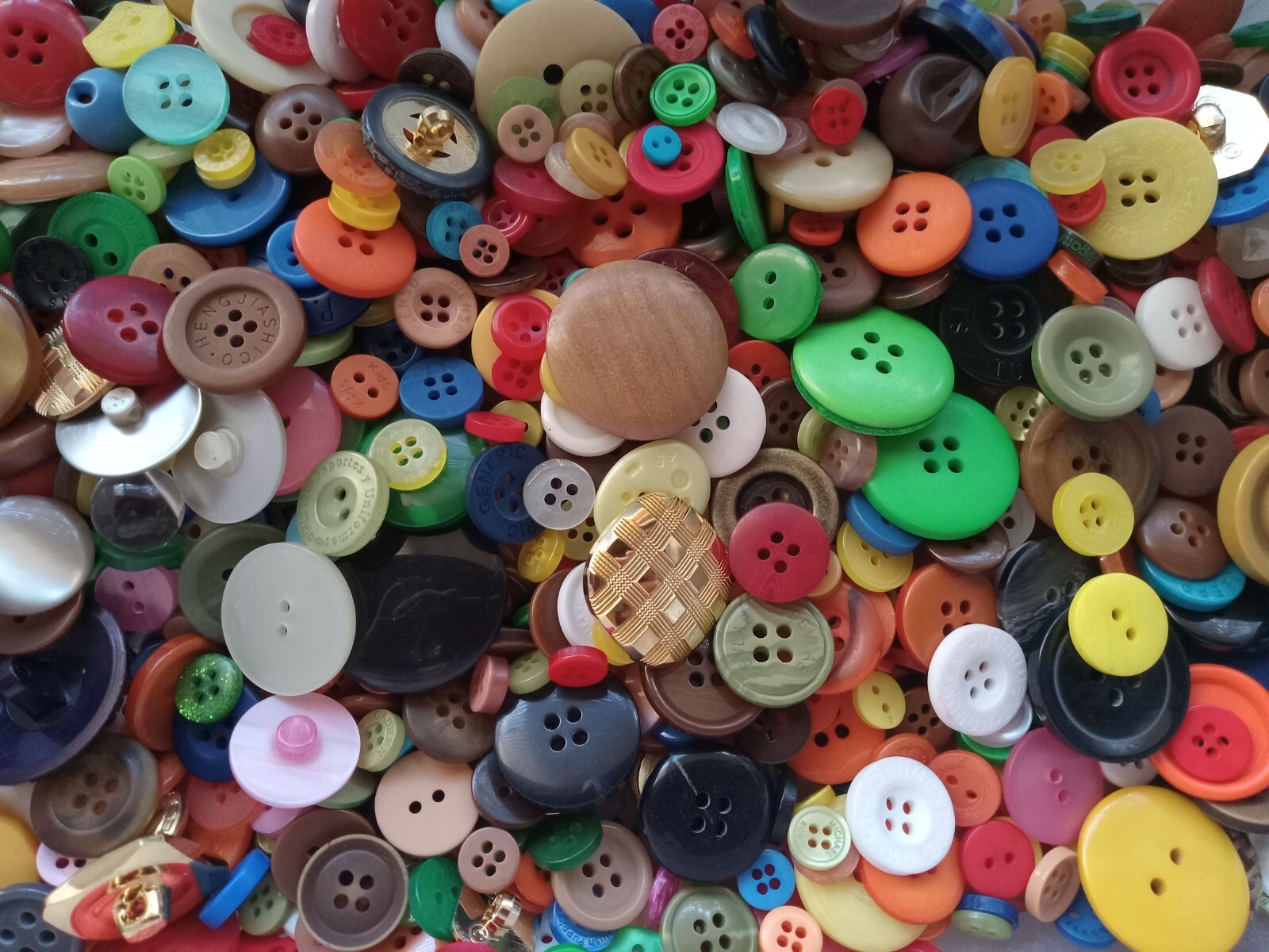 1000, 500, or 200 Sewing Buttons: Assorted Mix of New and Vintage