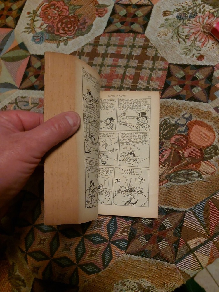 1970 Disney Classics First Series No. 35 Papers and Papers