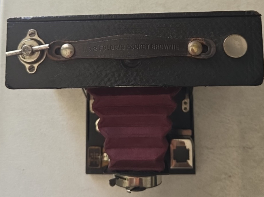 * 1907 Kodak No.2 Folding Pocket Brownie Model B Camera 120 Burgundy Red Bellows