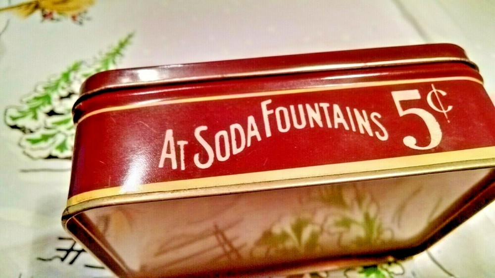 5 Cent Coca-Cola Compact Tin-Sophisticated Lady Theme