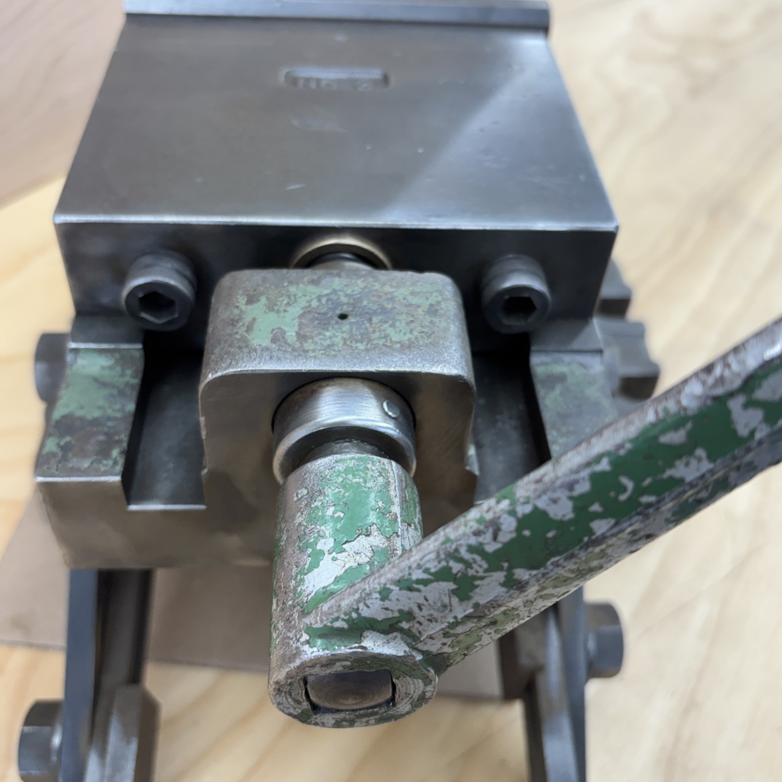 Brown & Sharpe No 3 Universal Tilting Vise 6” Jaw Double Swivel Base