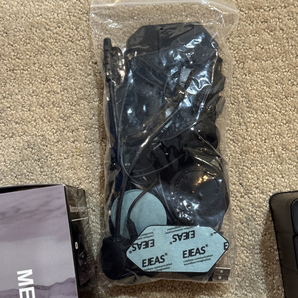 Q8 Motorcycle Bluetooth 5.1 Group Intercom Mesh 6 Rider 1000m Headset 2PC