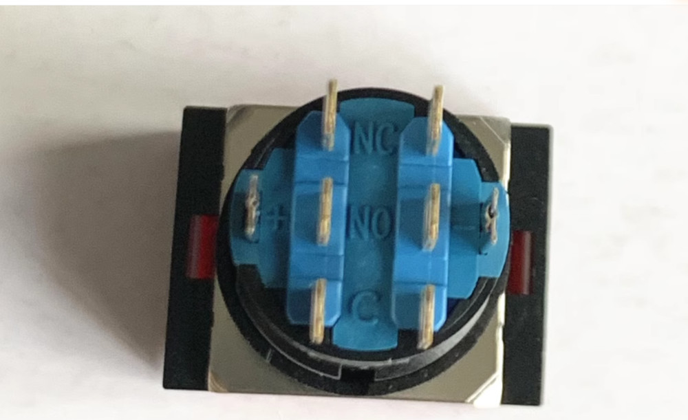 1PC New IDEC Self-locking pushbutton switch with light 8 pin 24V AL6H-A24PGC #LL