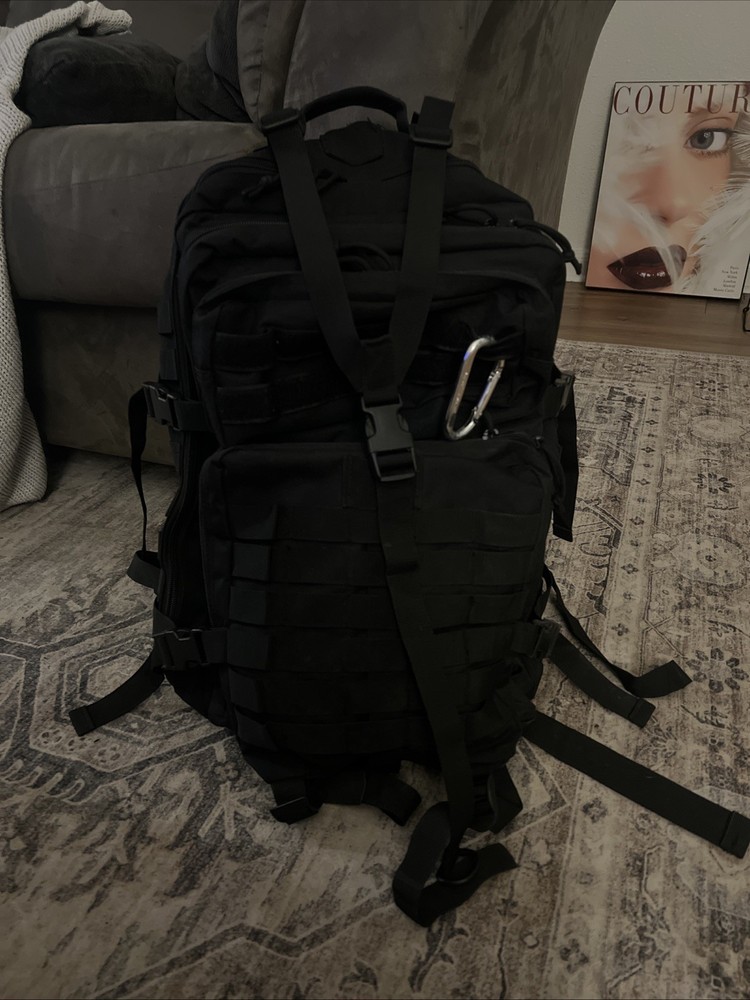 BLACK TACTICAL BUG OUT BAG