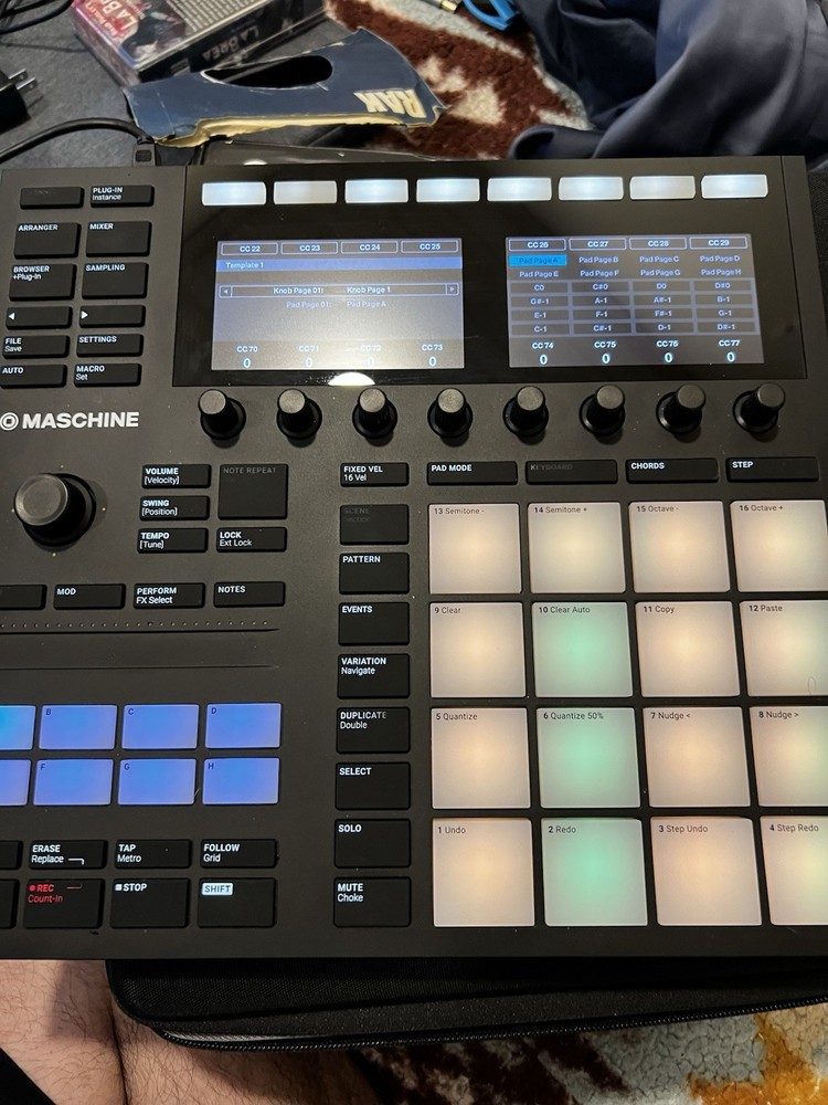 Native Instruments MASCHINE MK3 Sampler & Sequencer, 16 Pads, USB