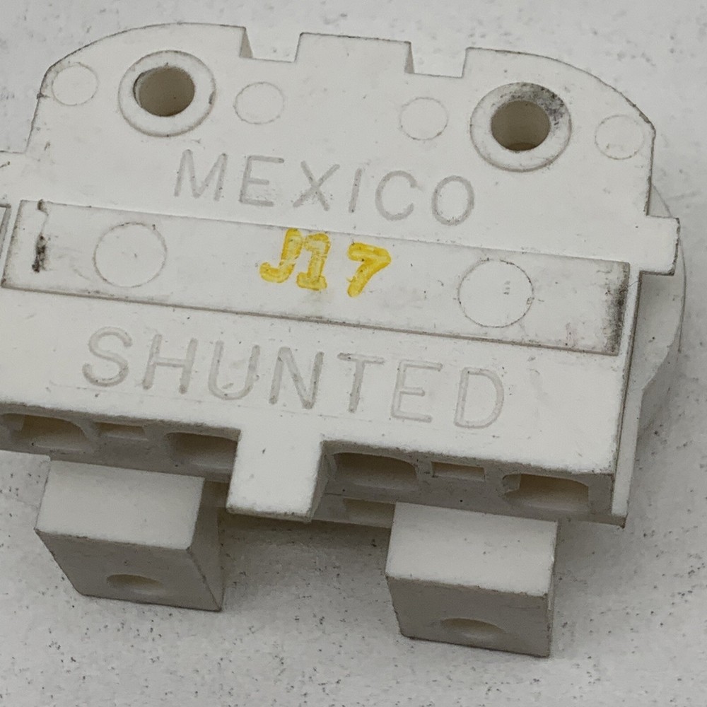 (10-Pack) Leviton 2G11 Base Socket Fluorescent Lampholder Socket Lateral Mount