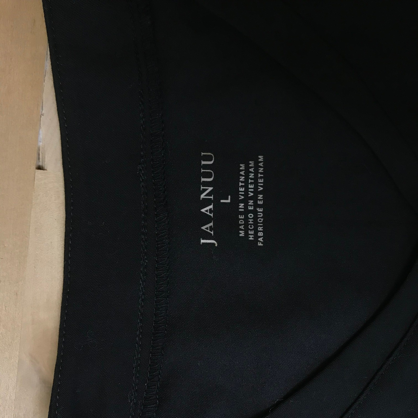 Jaanuu Womens Black V-Neck Scrub Top Relaxed Fit Side Pockets Size Large NWT