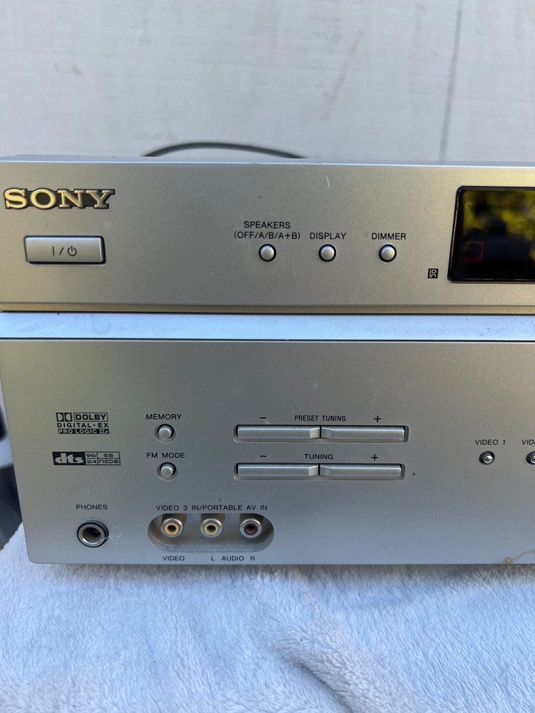 Sony STR-K9900P A/V Stereo Receiver powers on
