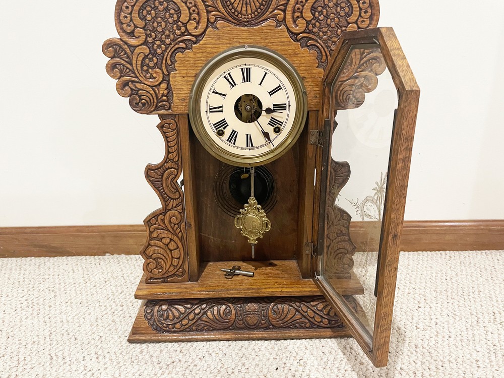 Antique E. INGRAHAM CO. OAK KITCHEN CLOCK - RUNS