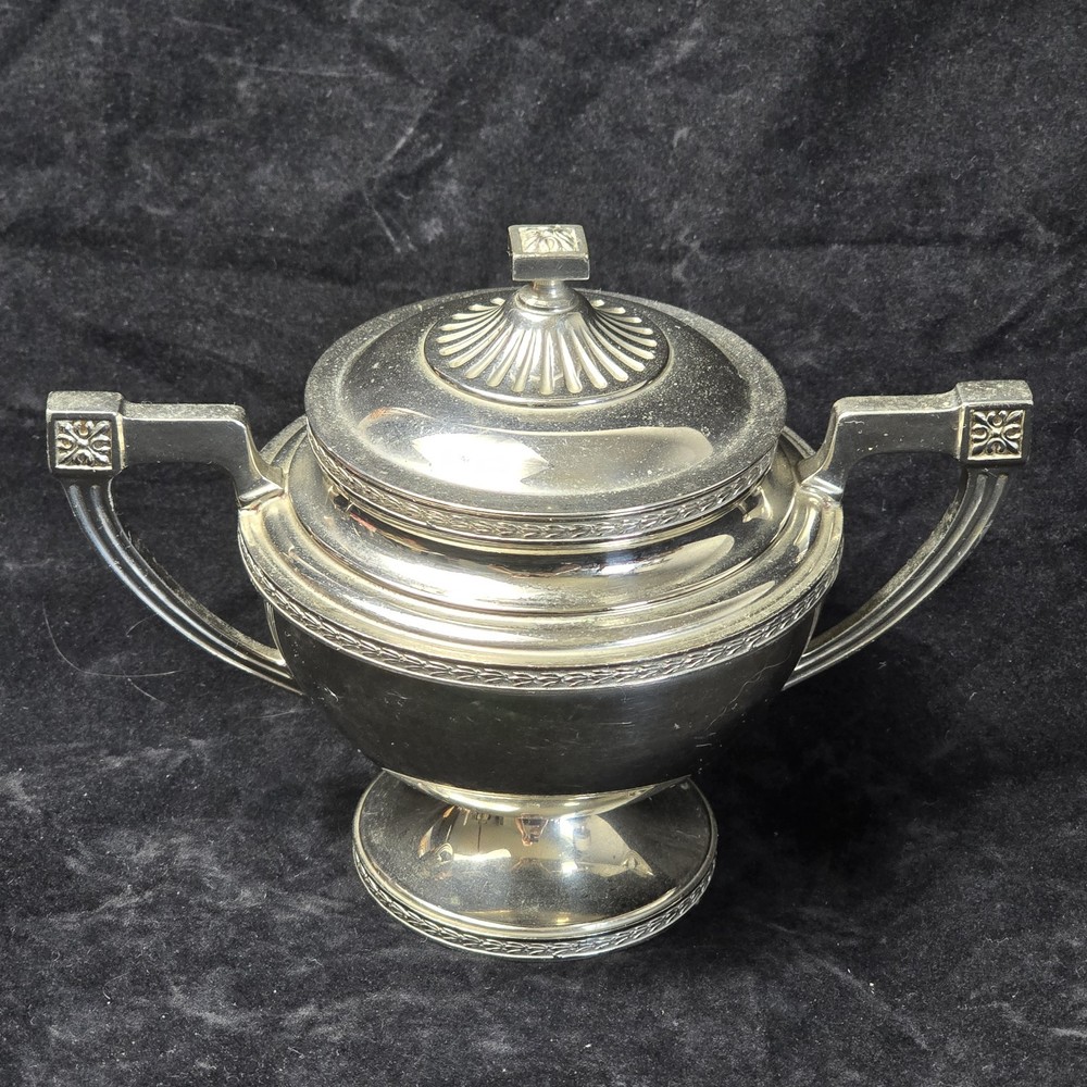 BEAUTIFUL Silverplated Universal SPNS 8800 Sugar Bowl Silver With Lid