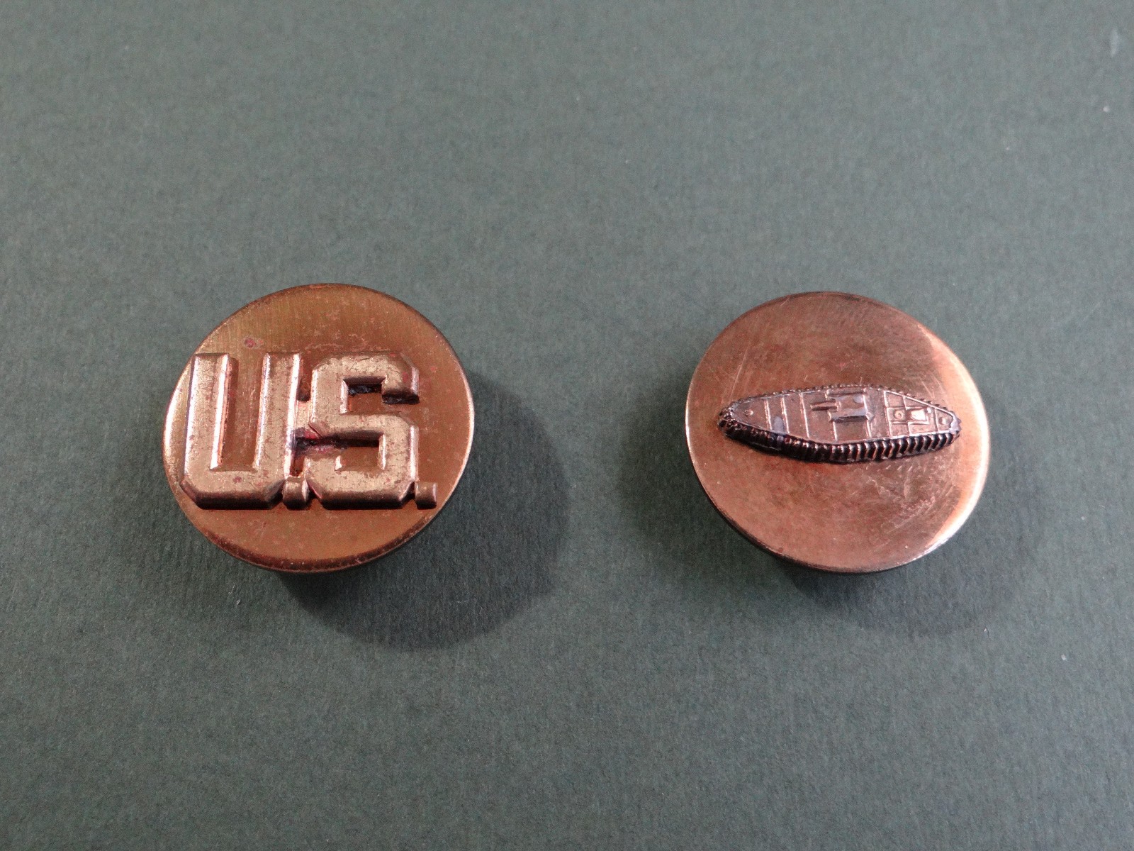 WWII Original Army Armored Enlisted Collar Disc Insignia, Screw Back