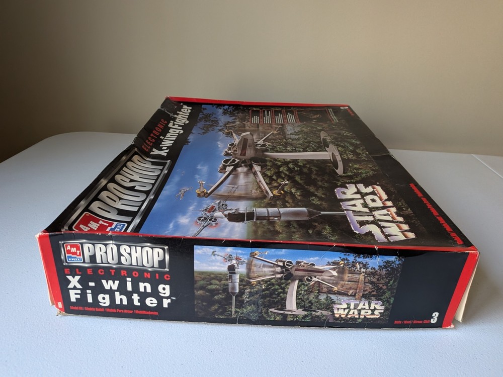 AMT Star Wars Electronic X-Wing Fighter Plastic Model Kit