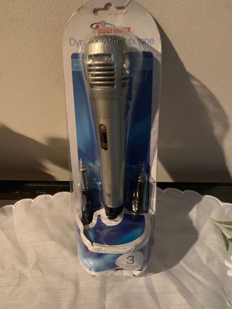 Amerimax / Dynamic Microphone with 3M Cable / Karaoke - PA System