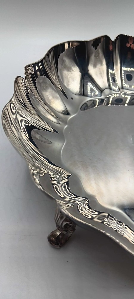 WM A ROGERS Footed Silverplated Candy Dish Scalloped Shell Serving Bowl