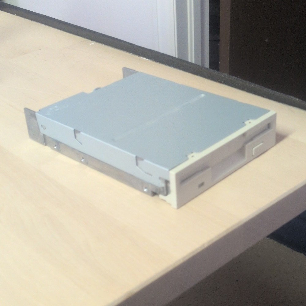 3.5 Inch Beige Internal Floppy Disk Drive 3½ in Floppy Drive Form Factor Type