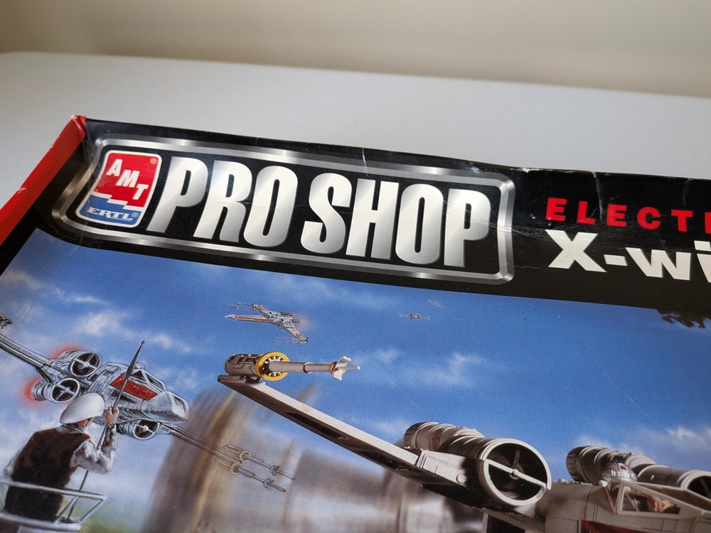 AMT Star Wars Electronic X-Wing Fighter Plastic Model Kit