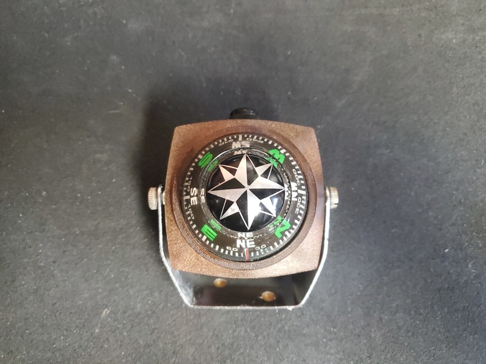 Vintage Universal Compass