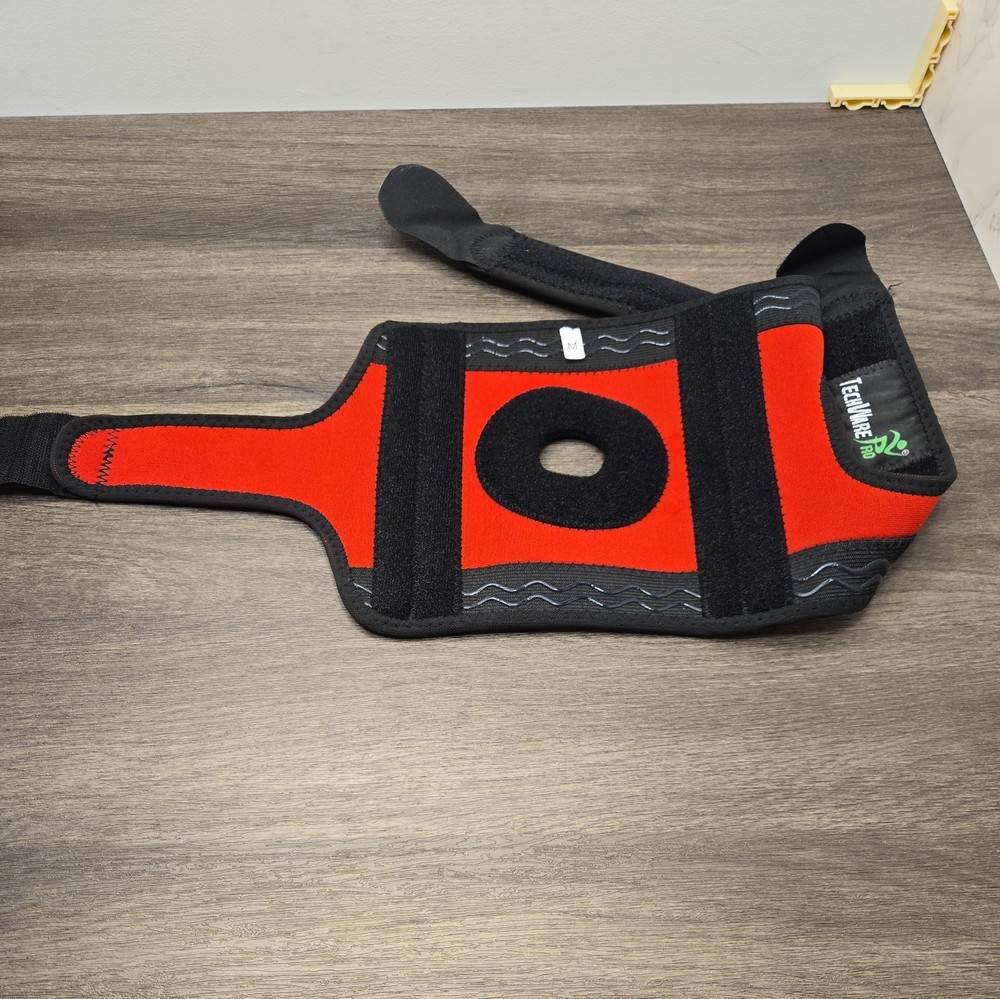 TECHWARE PRO KNEE BRACE SUPPORT UNISEX SIZE LARGE IN NEW CONDITON