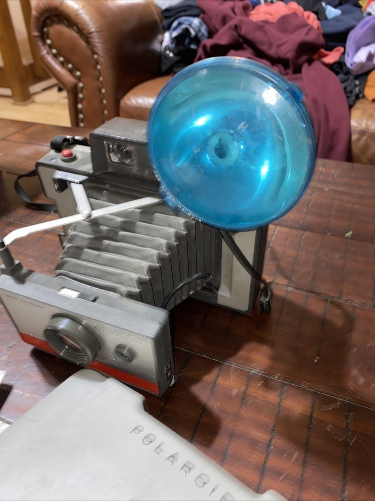 Vintage Polaroid Automatic 104 Land Camera with flash Not Tested