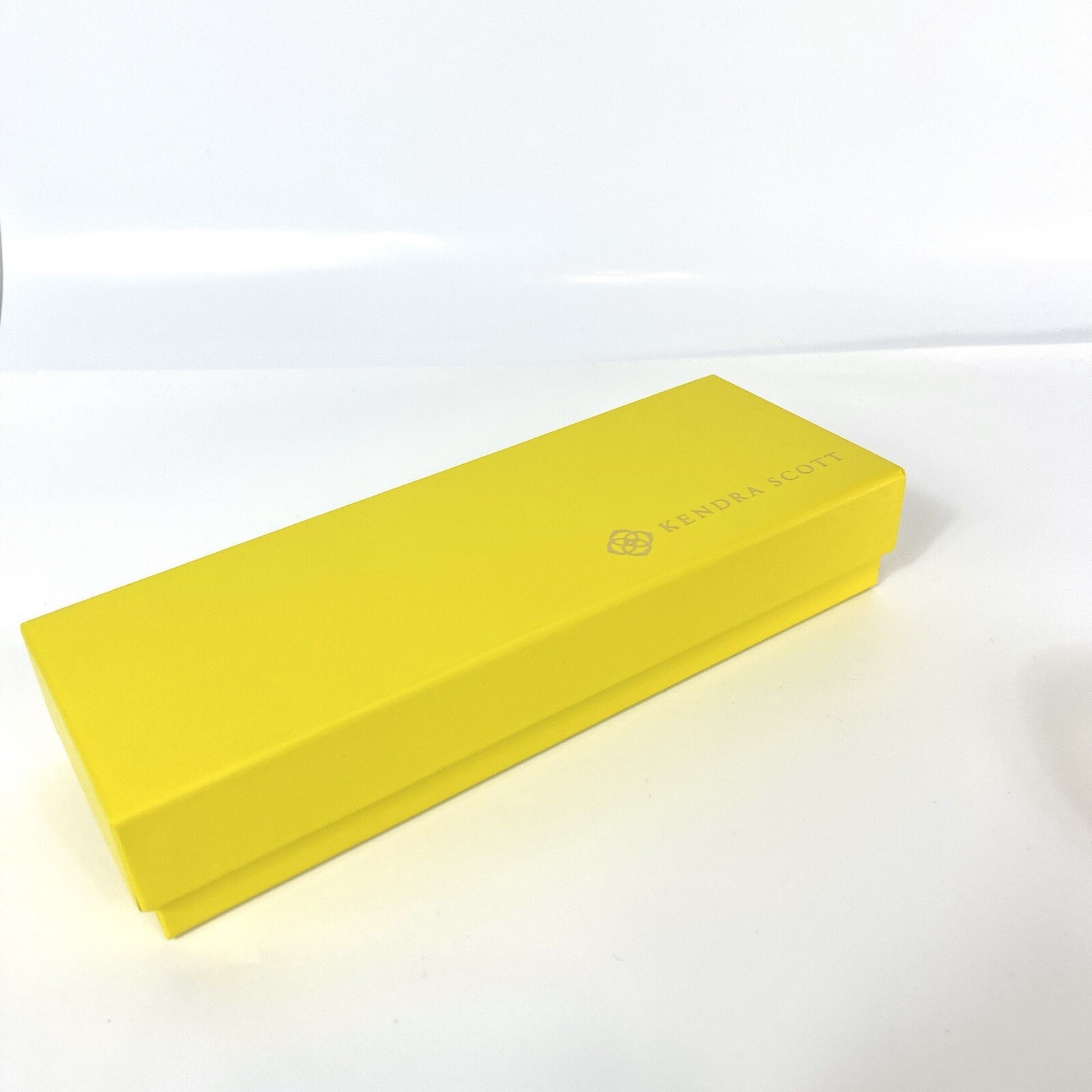 KENDRA SCOTT Small Rectangle Empty Gift Box 3 Compartments 3”x8” (2.75”x3”)