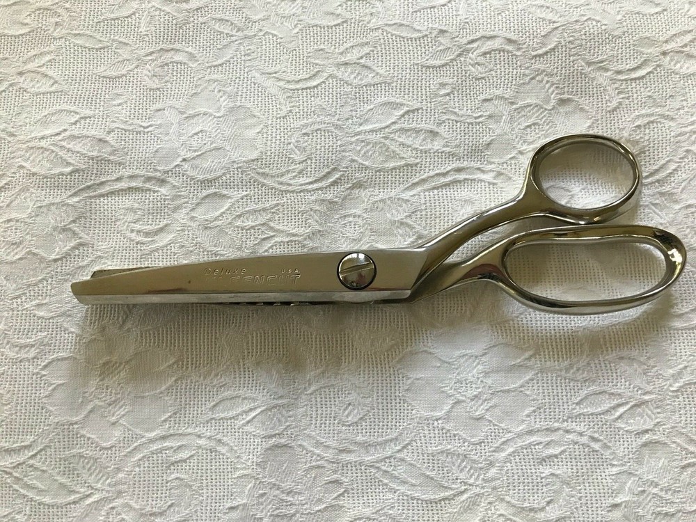 VINTAGE PINKING SHEARS WITH AUTOMATIC STOP, by KLEENCUT, ORIGINAL BOX