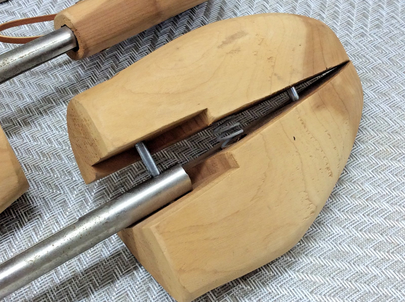 Wooden Shoe Trees Men's Size Large Pair Cedar Wood Forms Vintage