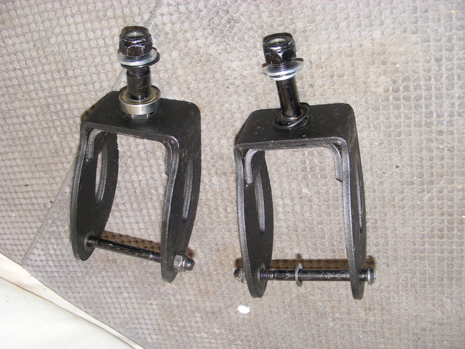 MERITS VISION SUPER P3271-ARMUB MOBILITY CHAIR & MORE PAIR OF CASTER WHEEL FORKS