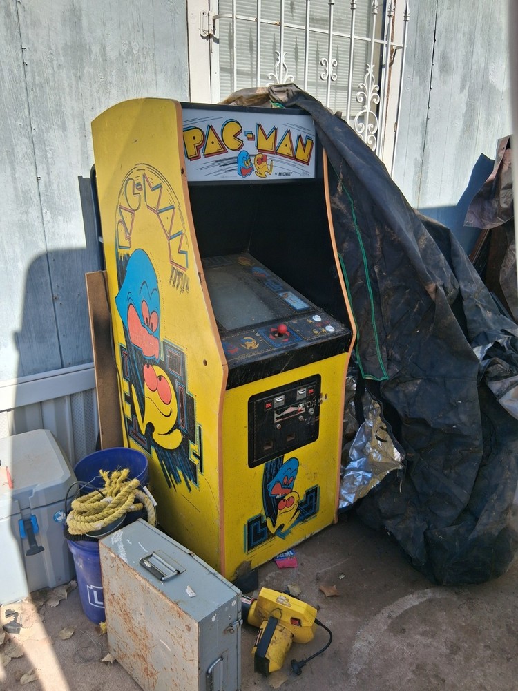PAC-MAN ARCADE MACHINE by MIDWAY (not working  but  complete has everything  ori